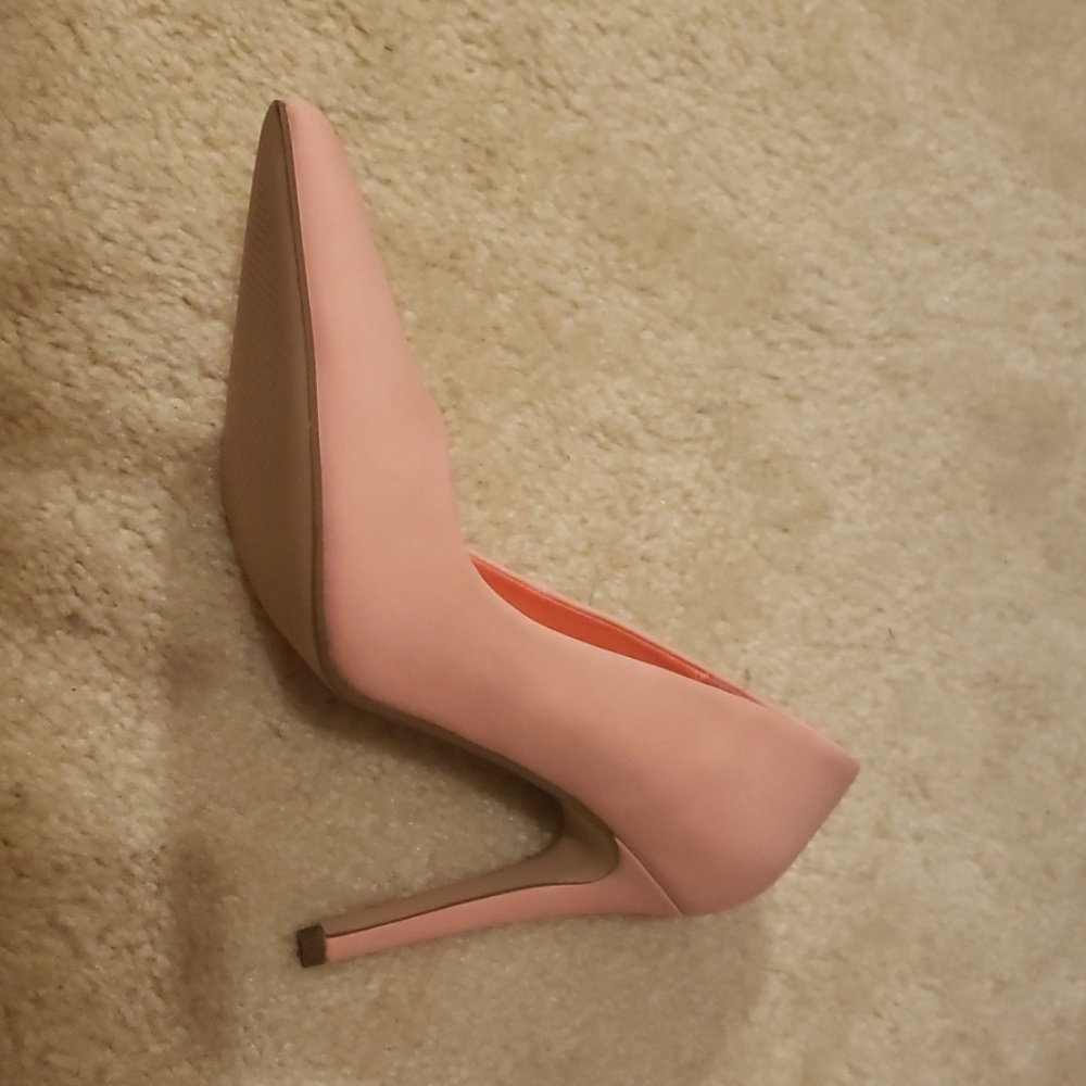 Pink heels - Picture 2 of 4